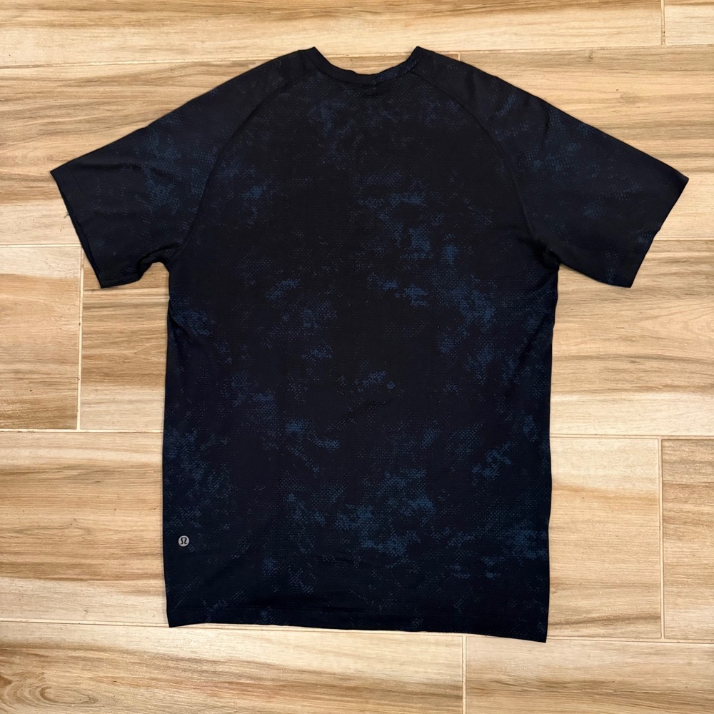 Lululemon Metal Vent Tech Short Sleeve Shirt Mens Medium Navy Blue Camo Training - Picture 3 of 8